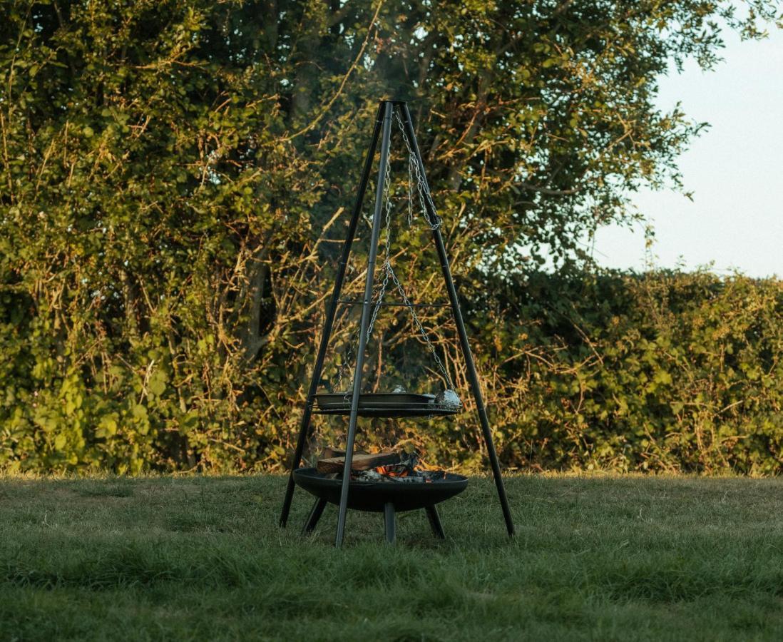 Вилла Glamping At The Retreat Wiltshire Is Rural Bliss Чипенхэм Экстерьер фото
